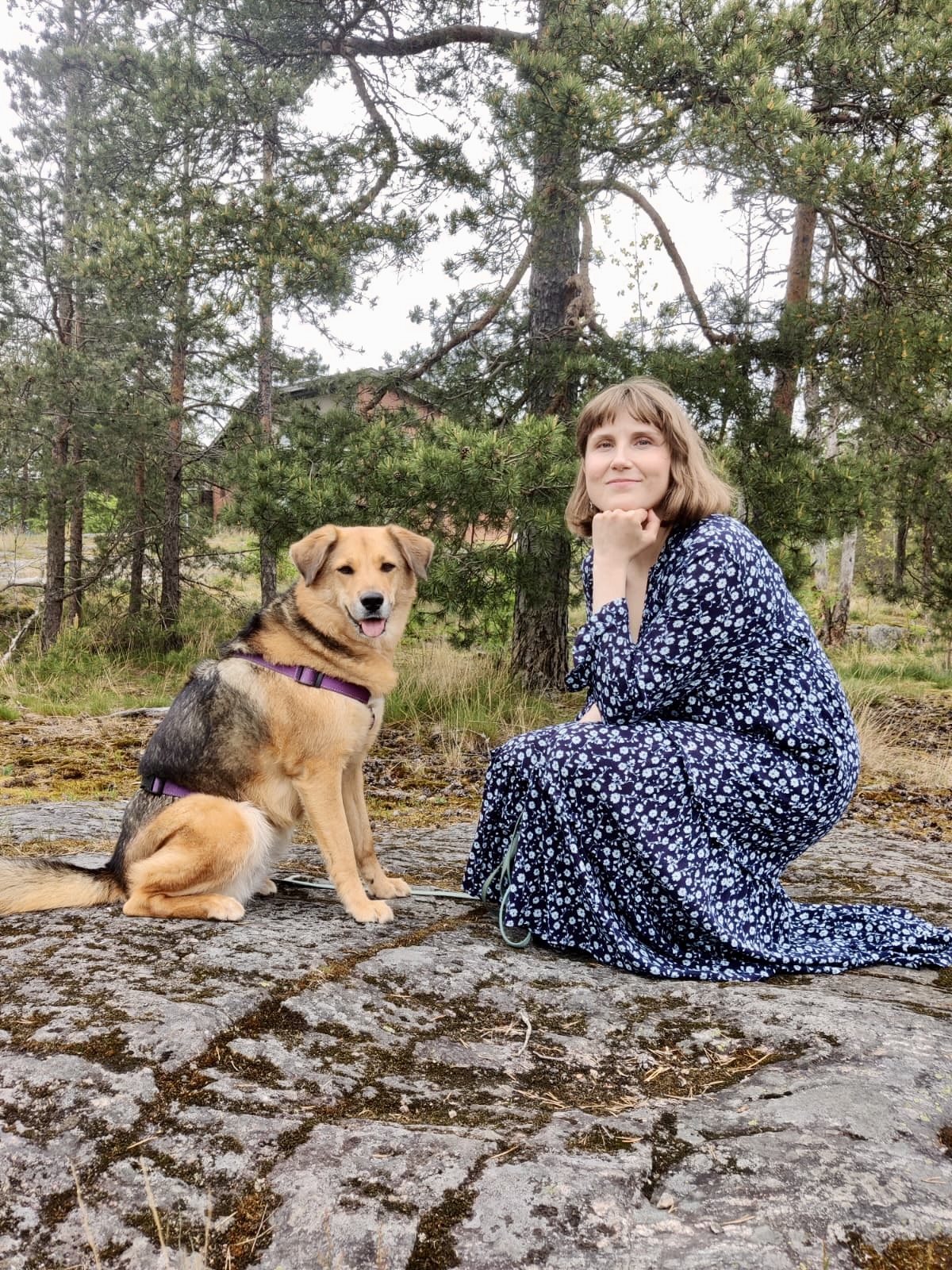 Eläinkäyttäytymis- ja hyvinvointitieteen maisteri (MSc BSc)
Tutkija, luennoija ja konsultti
Verna Vilppula ja sielunhoitokoiransa Hilma